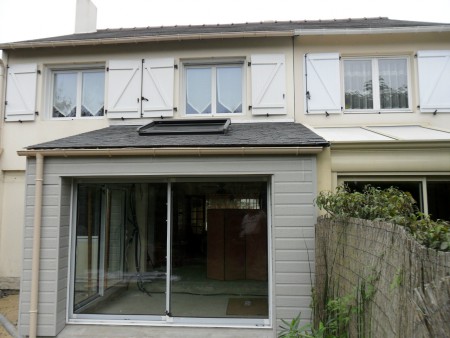 Couverture ardoises - pose de velux  et volet  roulant.